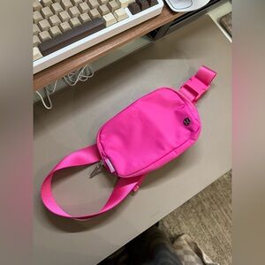 Lululemon Everywhere Belt Bag (Sonic Pink)